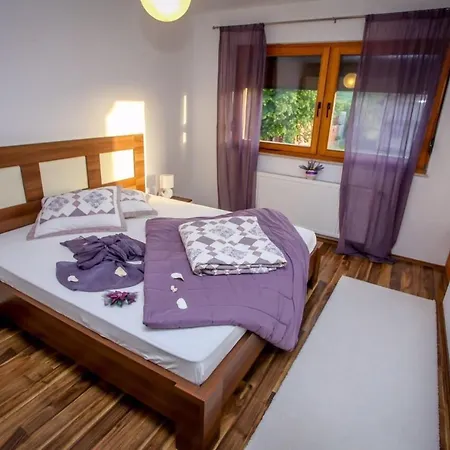 Villa Din Donje Lohovo