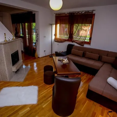 Villa Din * Donje Lohovo